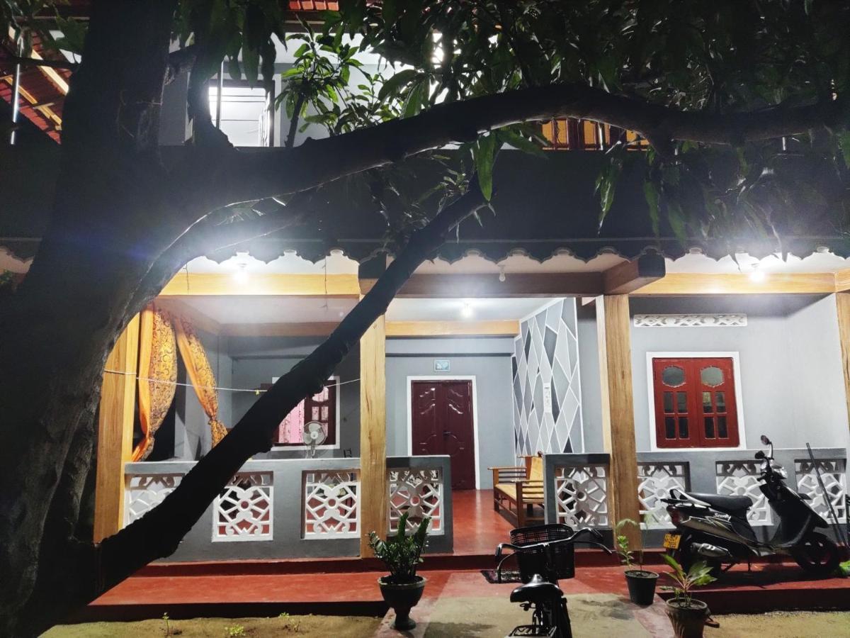 Enoch Guest House Mannar Exterior foto