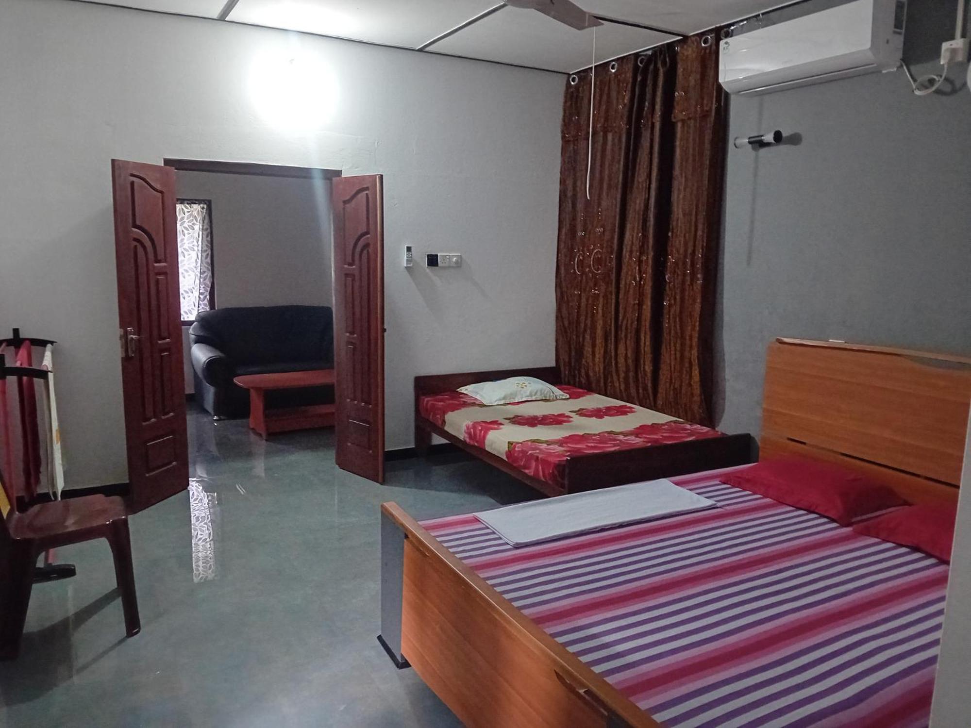 Enoch Guest House Mannar Exterior foto